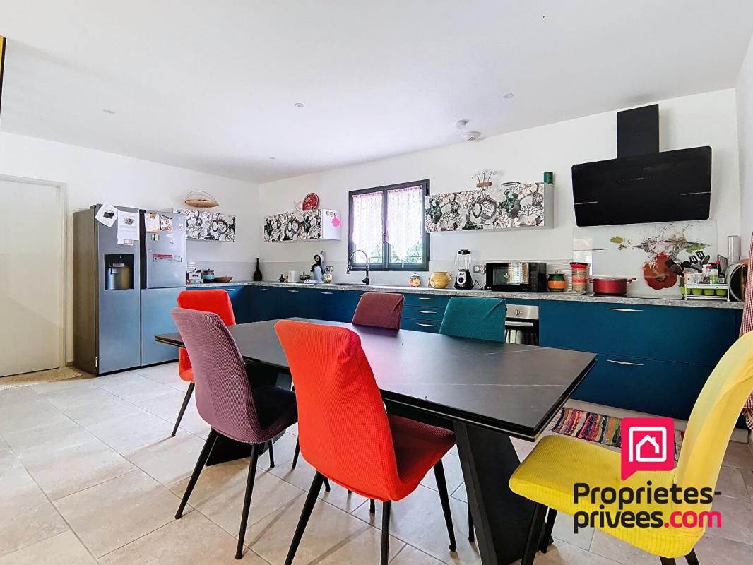 ROUGIERS Maison récente 4 chambres, piscine et garage 3