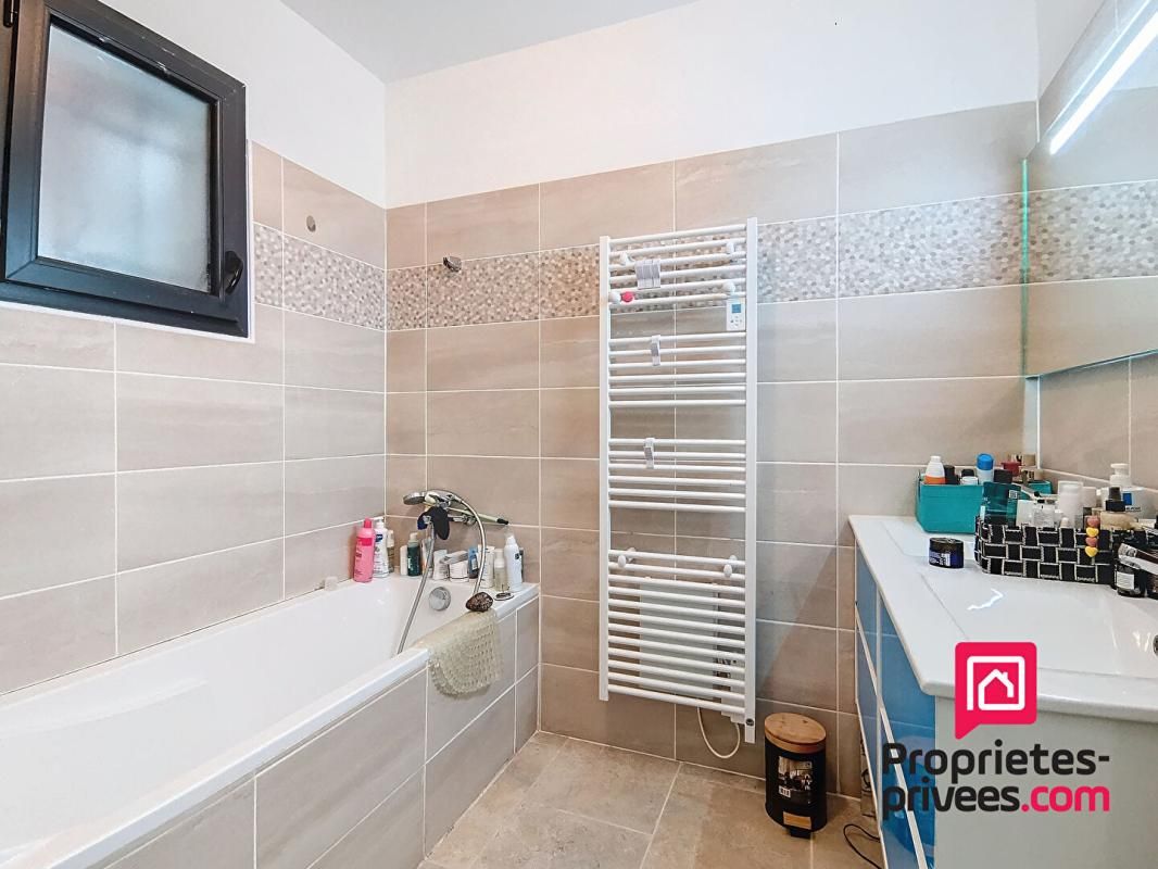 ROUGIERS Maison récente 4 chambres, piscine et garage 4