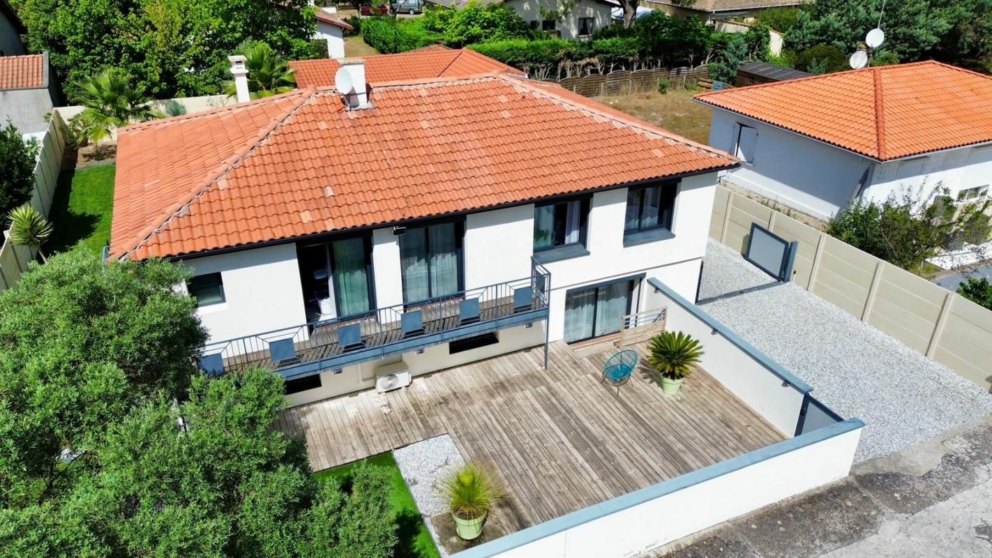 BISCARROSSE Biscarrosse Plage - Maison avec piscine, jacuzzi et fort potentiel locatif à 800 mètres de l'océan 2