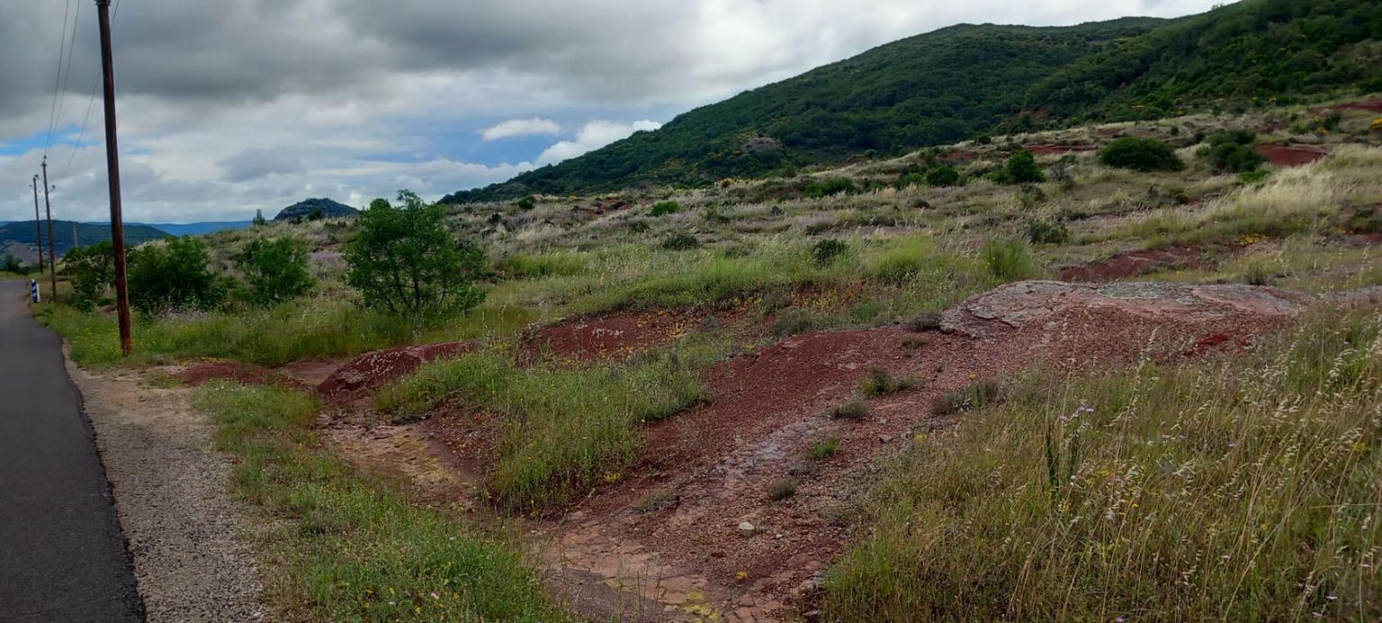 LIAUSSON GRAND Terrain NON CONSTRUCTIBLE à Salasc 1