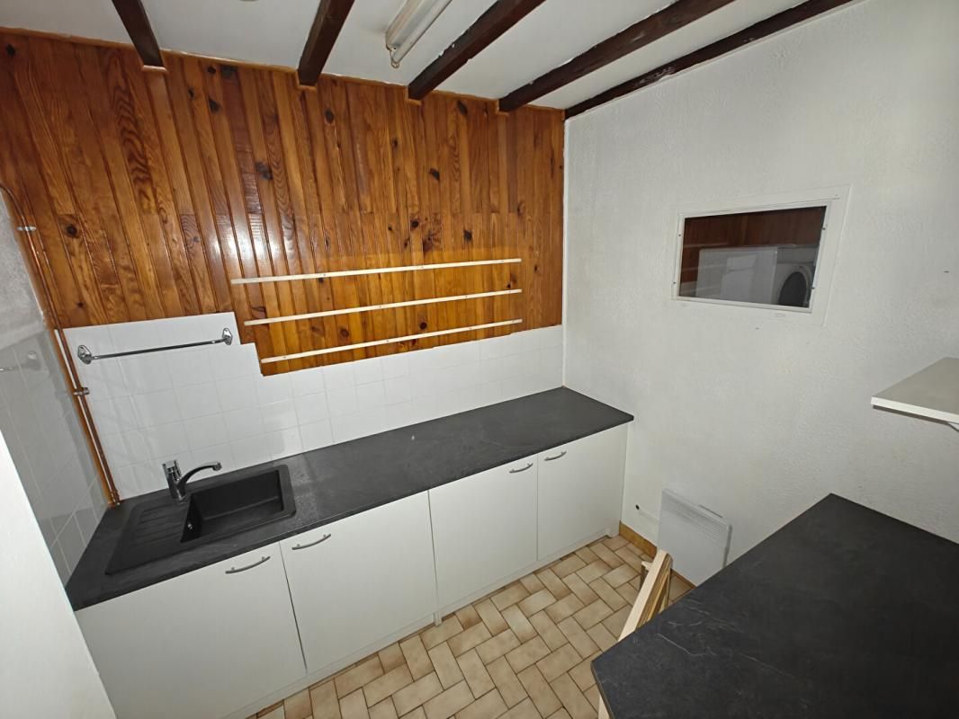 GRENOBLE 38 CROLLES - LOCATION LOCAL COMMERCIAL 58,4 m² , grande vitrine 4