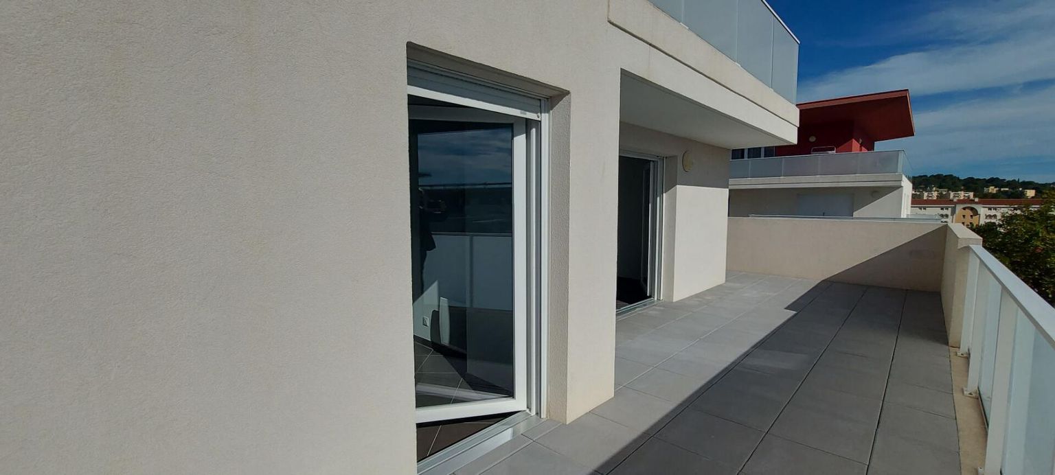 NIMES 30.GARD.NIMES. Magnifique appartement de 75 m² avec terrasse de  42 m² dans résidence hautement sécurisée 1