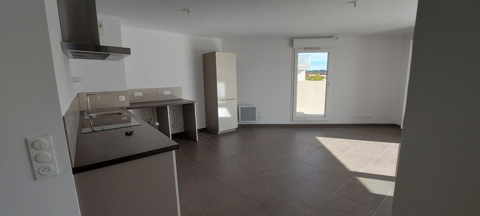 NIMES 30.GARD.NIMES. Magnifique appartement de 75 m² avec terrasse de  42 m² dans résidence hautement sécurisée 2