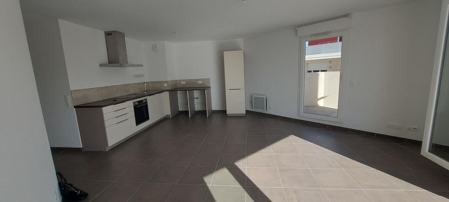 NIMES 30.GARD.NIMES. Magnifique appartement de 75 m² avec terrasse de  42 m² dans résidence hautement sécurisée 3