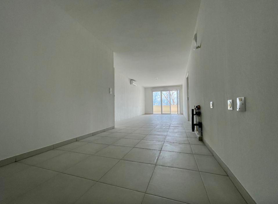 GILETTE Très beau 3 pièces de 72 m² avec terrasse de 21 m², un double stationnement et une cave 3