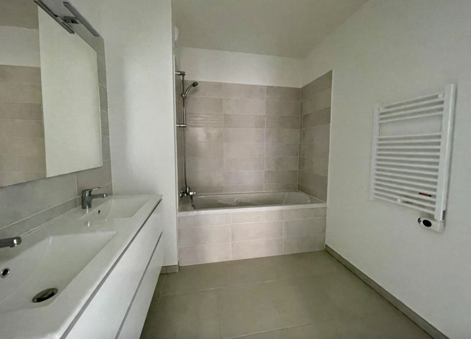 GILETTE Magnifique T3 de 66 m² avec sa terrasse de 10 m² 4