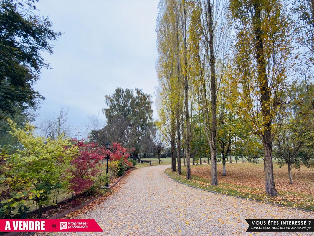 BERNAY Propriété de 230 m² sur environ 3 hectares avec piscine, prairies et cadre paisible - 589 500 2