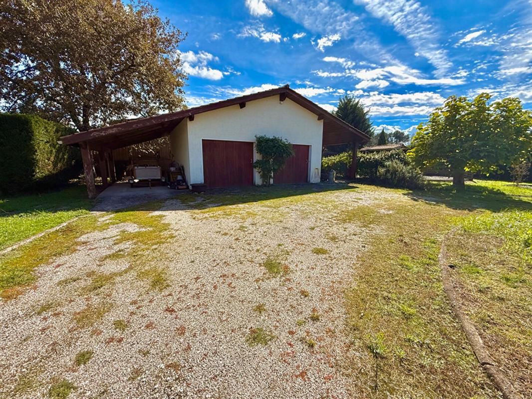 SALLES Maison Salles 6 pièces 142 m2 grand terrain et double garage + piscine 3