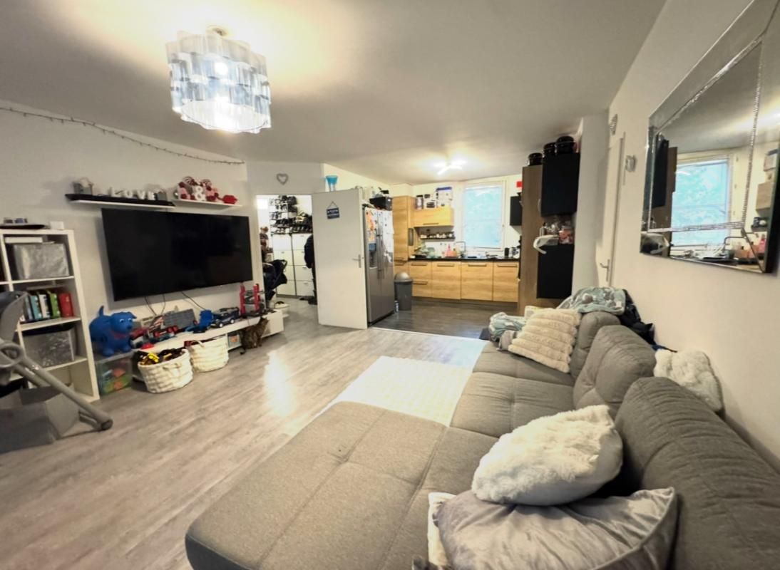 FRESNES Appartement 3 pièces 70m2 avec cave et place de parking box 2