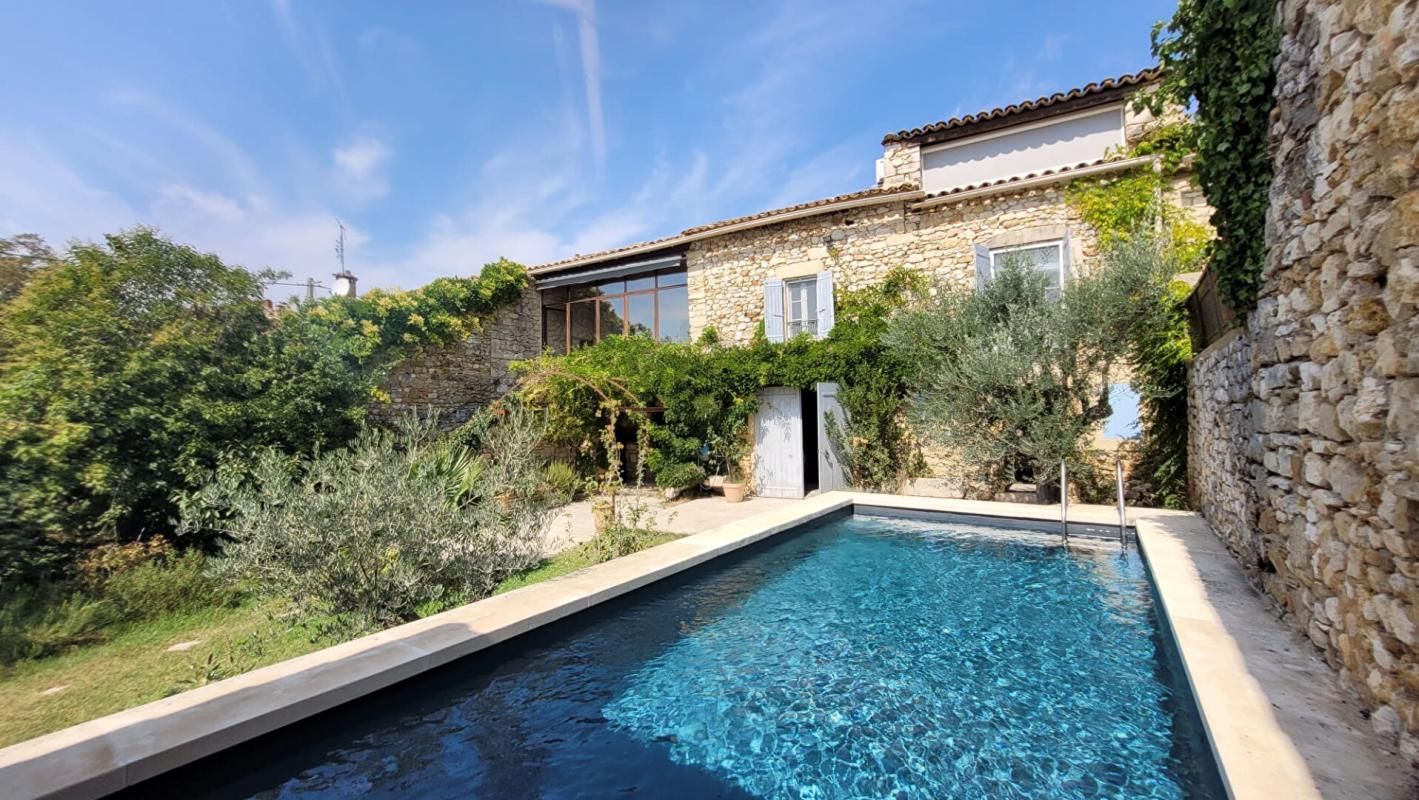 GOUDARGUES Maison en pierres avec jardin et piscine 3