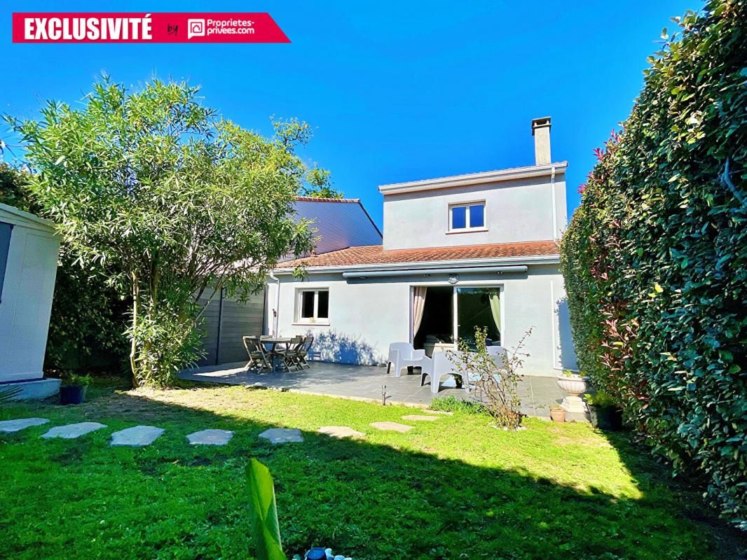 Maison Bassens 5 pièce(s) 3 chambres et bureau115 m2 jardin