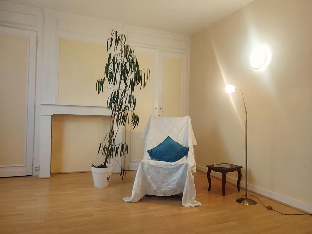 RONCHIN Grande Maison 1930 de 125 m2 avec Garage / Atelier de 55 m2 1