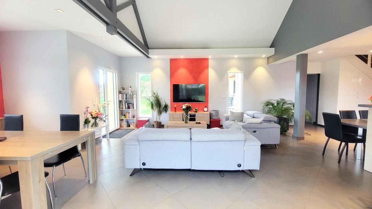 SAINT-LéGER-DE-LINIèRES Maison Saint Georges Sur Loire 6 pièce(s) 200 m2 4