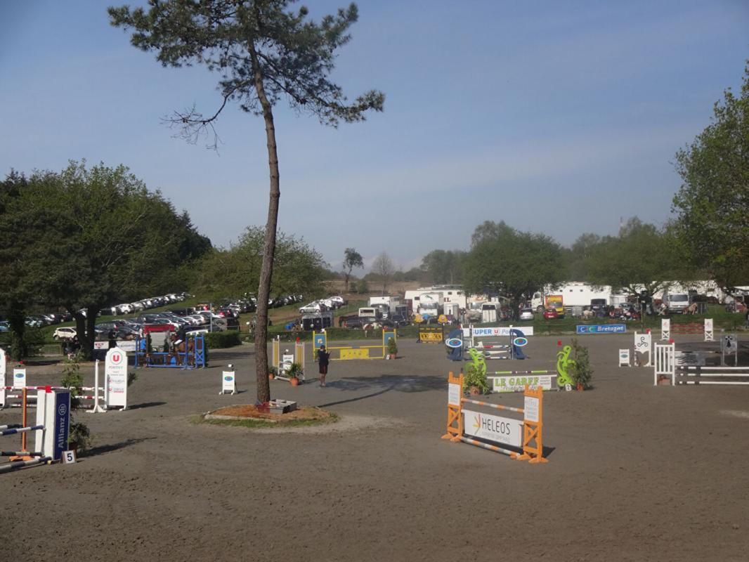MALGUENAC Centre Equestre en Centre Bretagne, Murs commerciaux 4