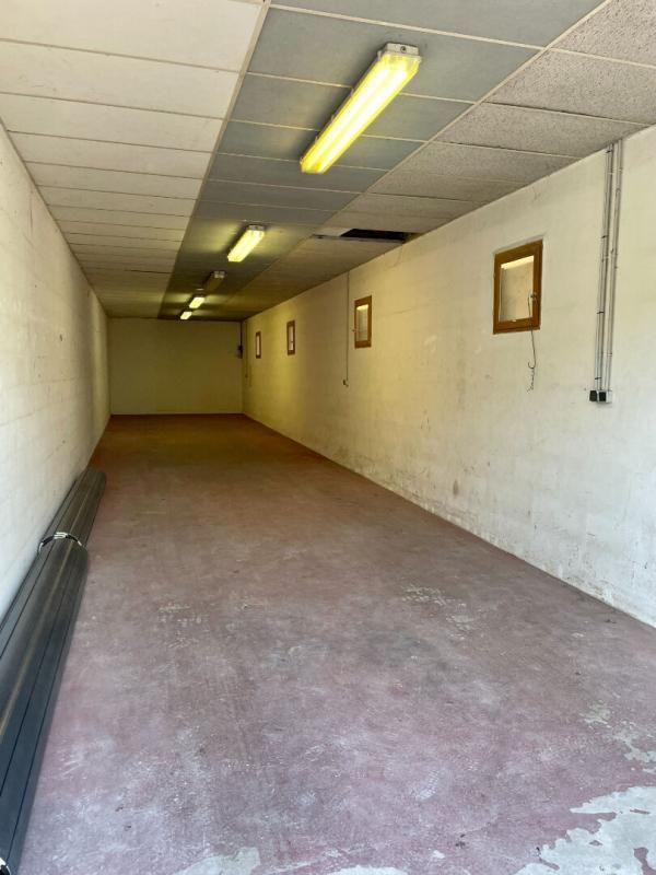 PONT-SAINTE-MAXENCE PONT SAINTE MAXENCE - LOCAL D'ACTIVITE 70 m² et 50 m² 3