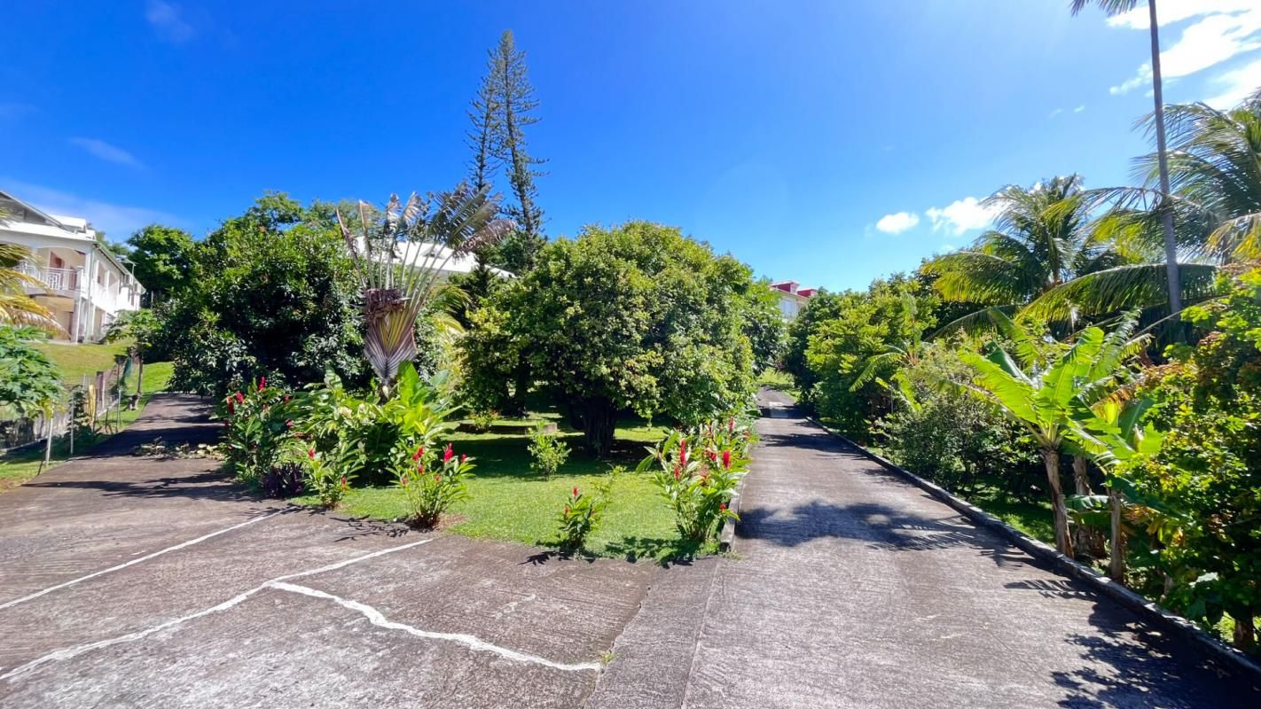 GOURBEYRE Villa Gourbeyre 6 pièce(s) 200 m2 - Vue mer et montagne 2