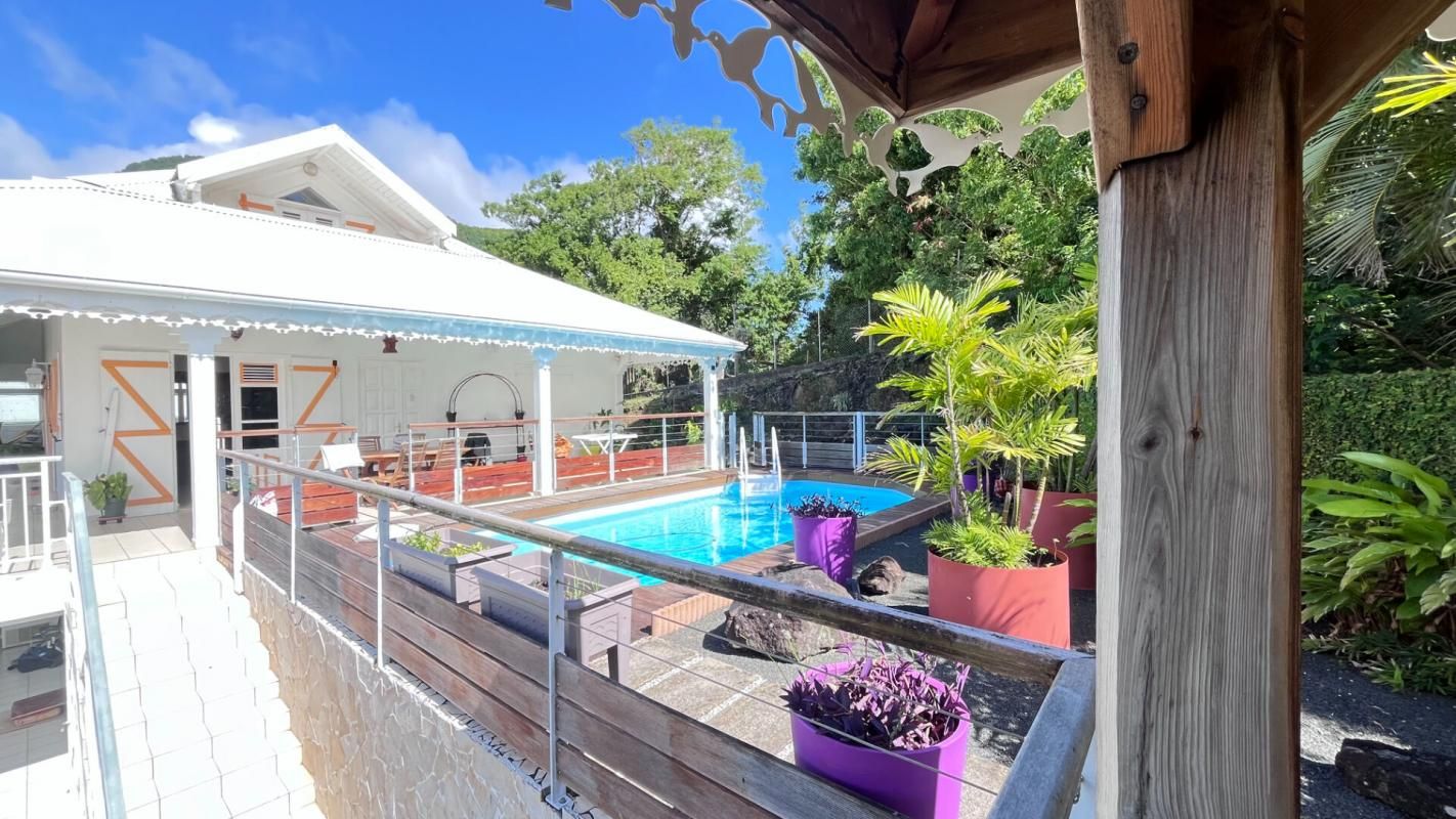 GOURBEYRE Villa Gourbeyre 6 pièce(s) 200 m2 - Vue mer et montagne 3