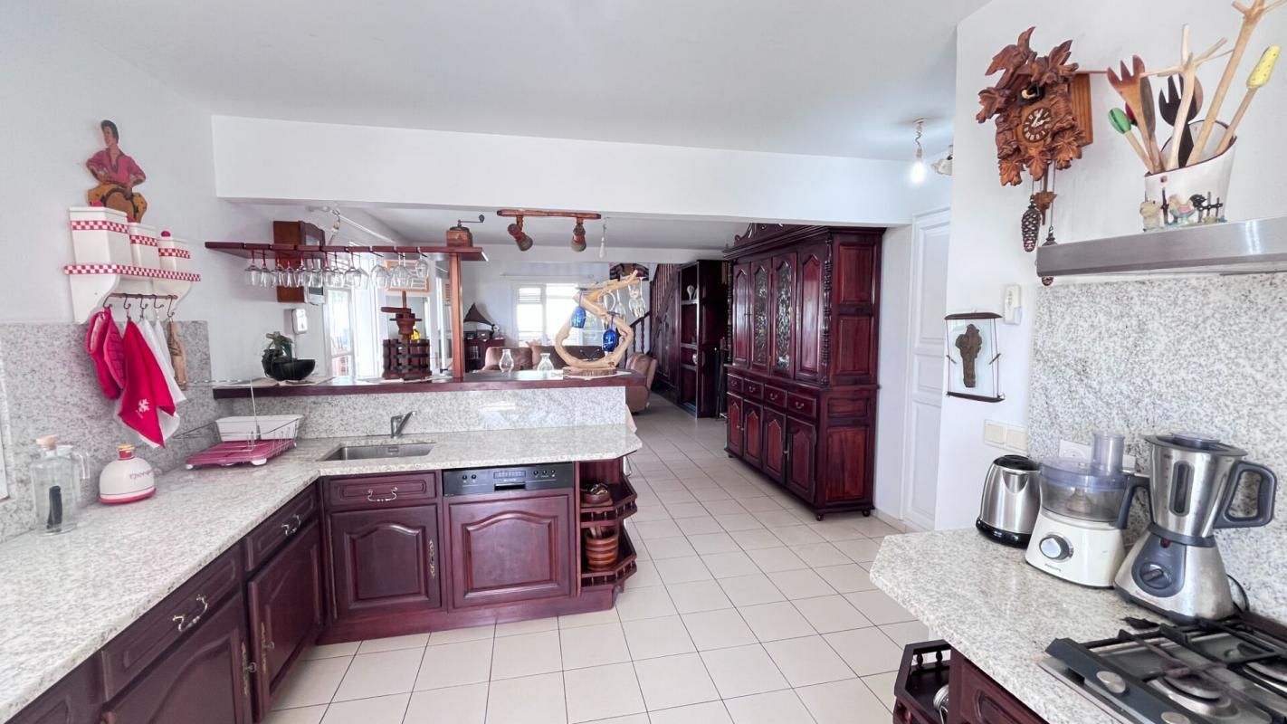 GOURBEYRE Villa Gourbeyre 6 pièce(s) 200 m2 - Vue mer et montagne 4