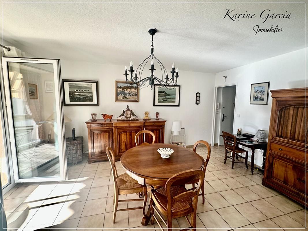 SANARY-SUR-MER SANARY SUR MER - A 15 minutes à pied du centre ville - Appartement 4 pièces 87 m2 - parking privatif 3