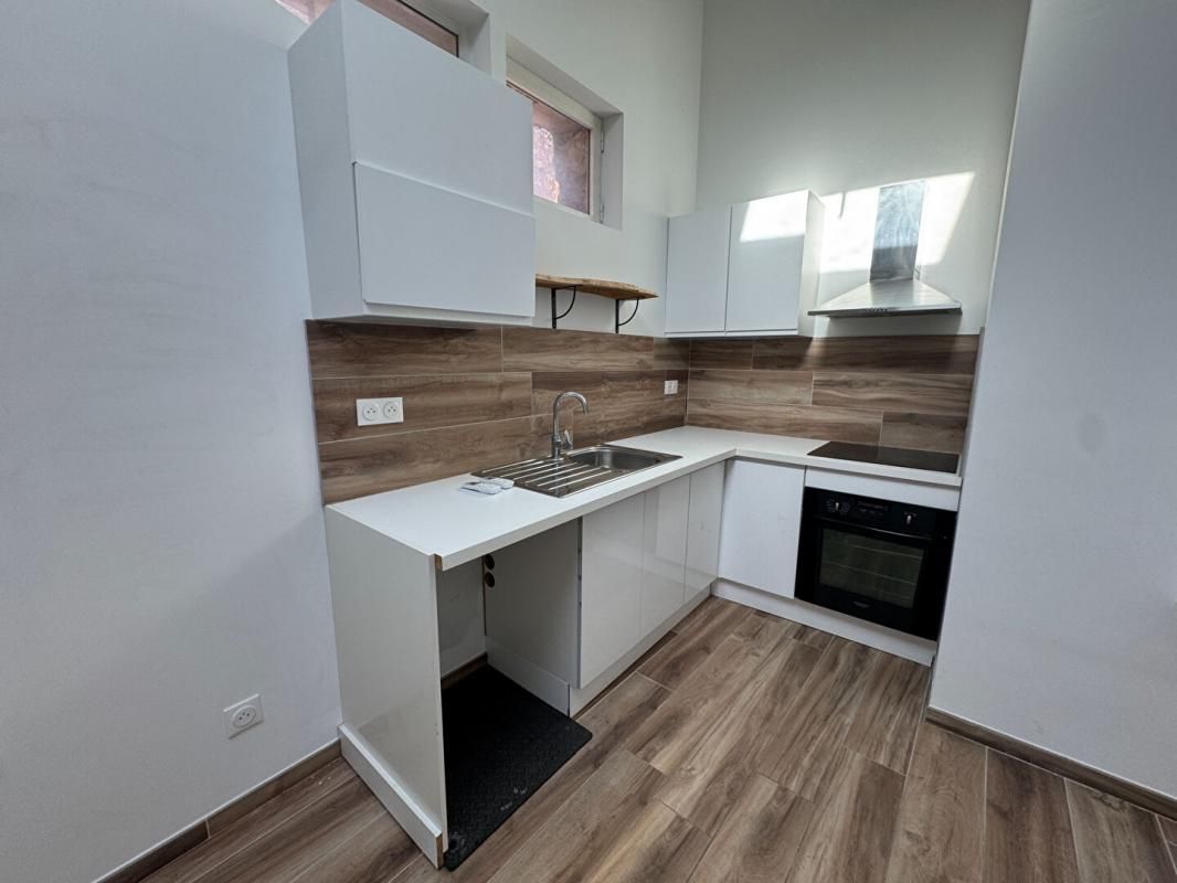 MARTIGUES APPARTEMENT TYPE 3 ENTIEREMENT RFAIT A NEUF 2