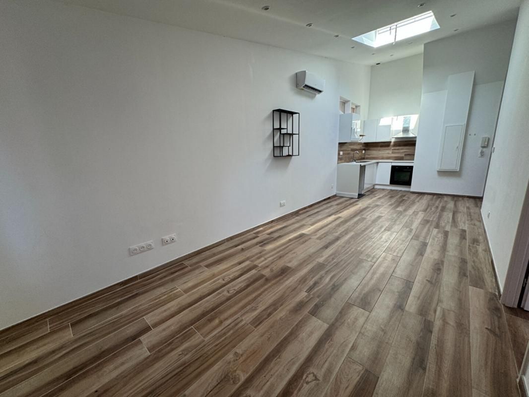 MARTIGUES APPARTEMENT TYPE 3 ENTIEREMENT RFAIT A NEUF 3