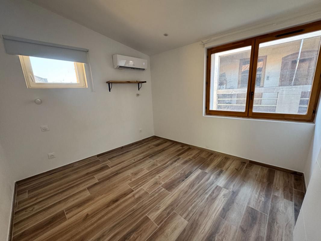 MARTIGUES APPARTEMENT TYPE 3 ENTIEREMENT RFAIT A NEUF 4