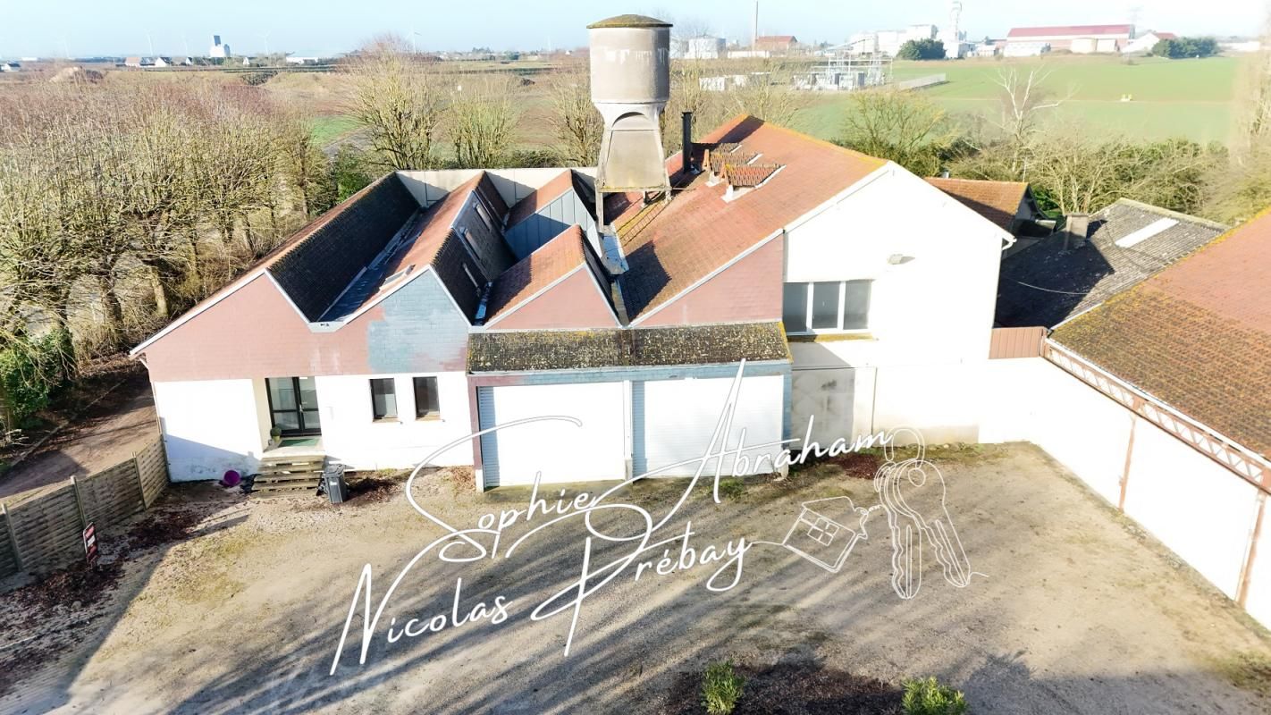 TOURY ENTREPÔTS ET MAISONS D'HABITATION SUR 2 HECTARES 1