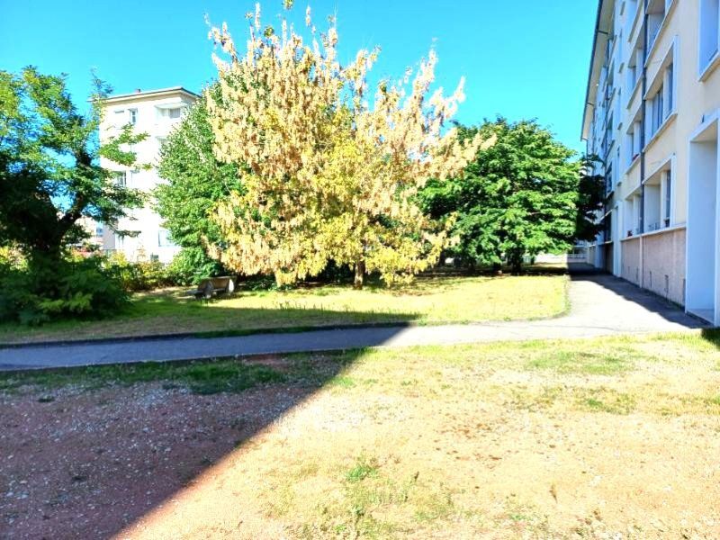 LYON-8E-ARRONDISSEMENT Dans Lyon 8ème T3 de 55 m2 2