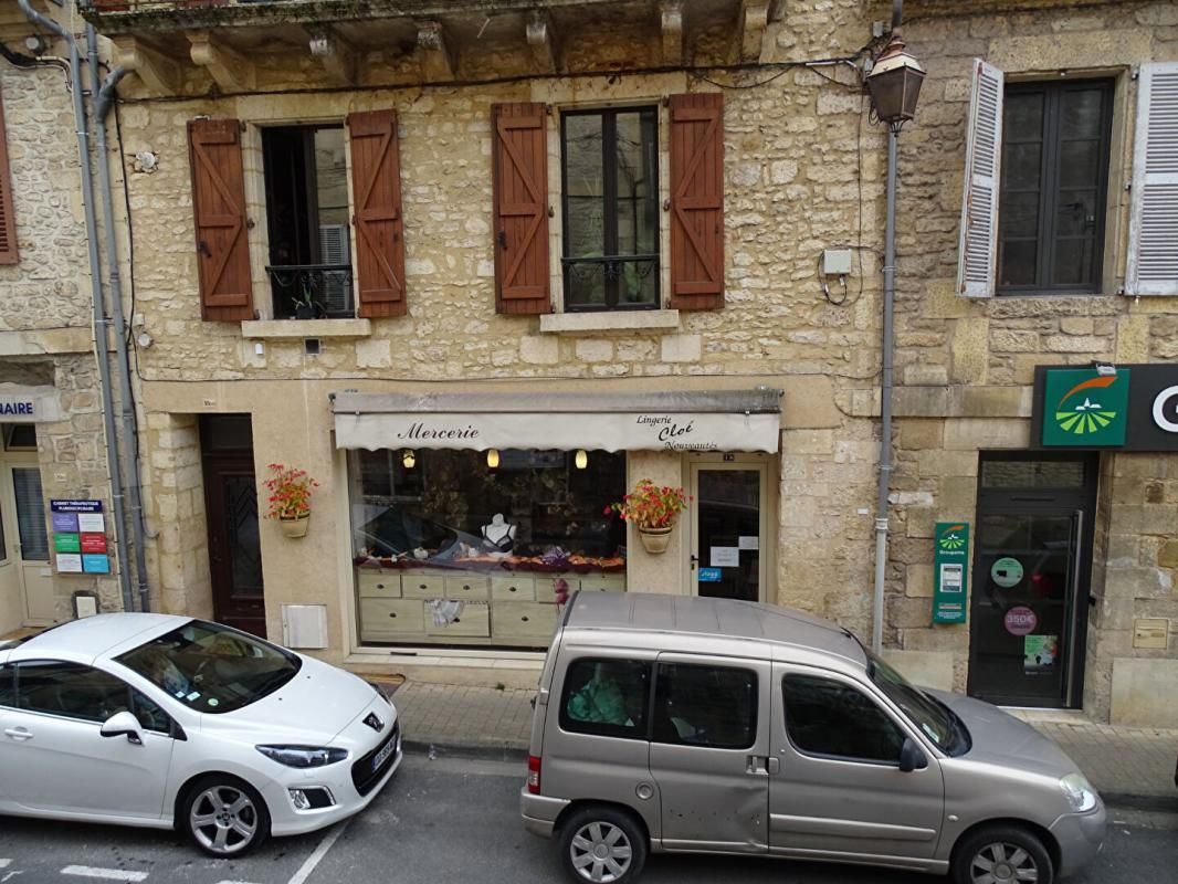 MONTIGNAC Immeuble Montignac Lascaux 6 pièce(s) 121.98 m2 2