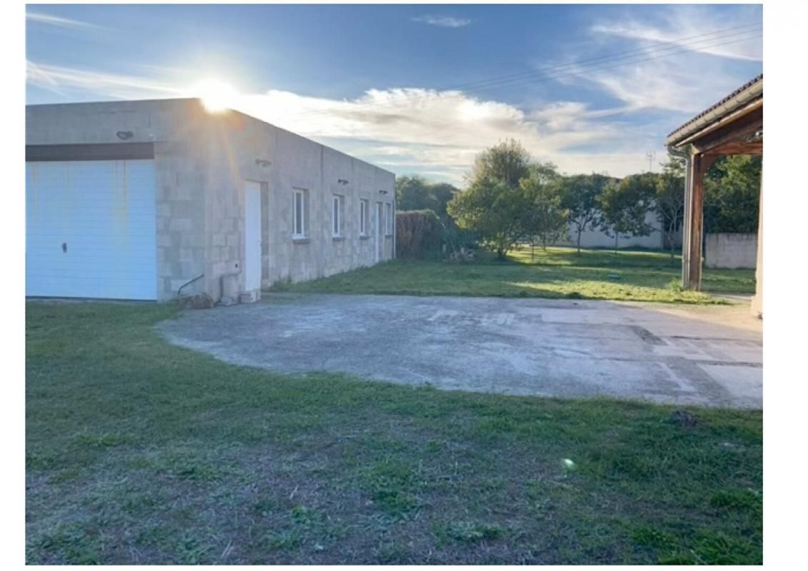 VIELMUR-SUR-AGOUT Maison 7 pièce(s) 231 m2 3
