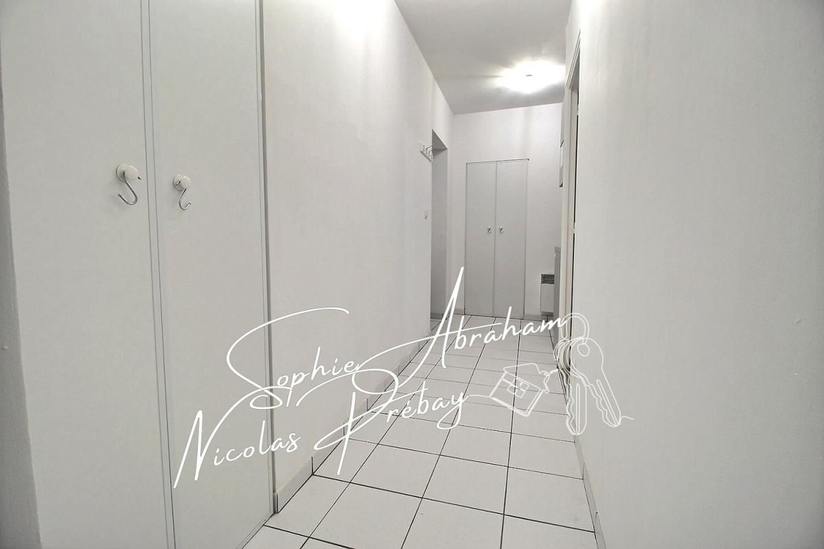 TOURY Appartement F3 avec place de parking en centre ville ! 4