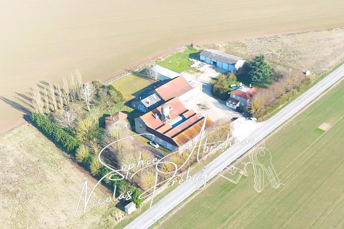 ANGERVILLE OUTARVILLE - Domaine avec habitation, bâtiments industriels et entrepôts 1