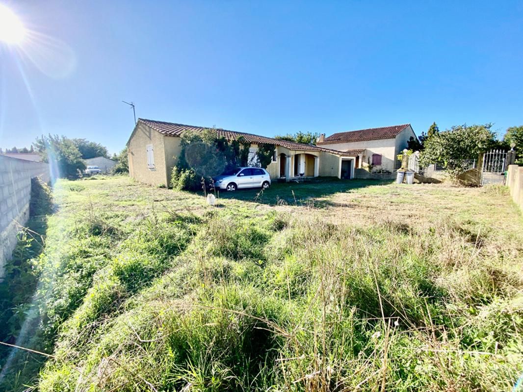 SALON-DE-PROVENCE À VENDRE - MAISON DE PLAIN-PIED 4 CHAMBRES - TERRAIN DE 1000 m²  - SALON-DE-PROVENCE 2