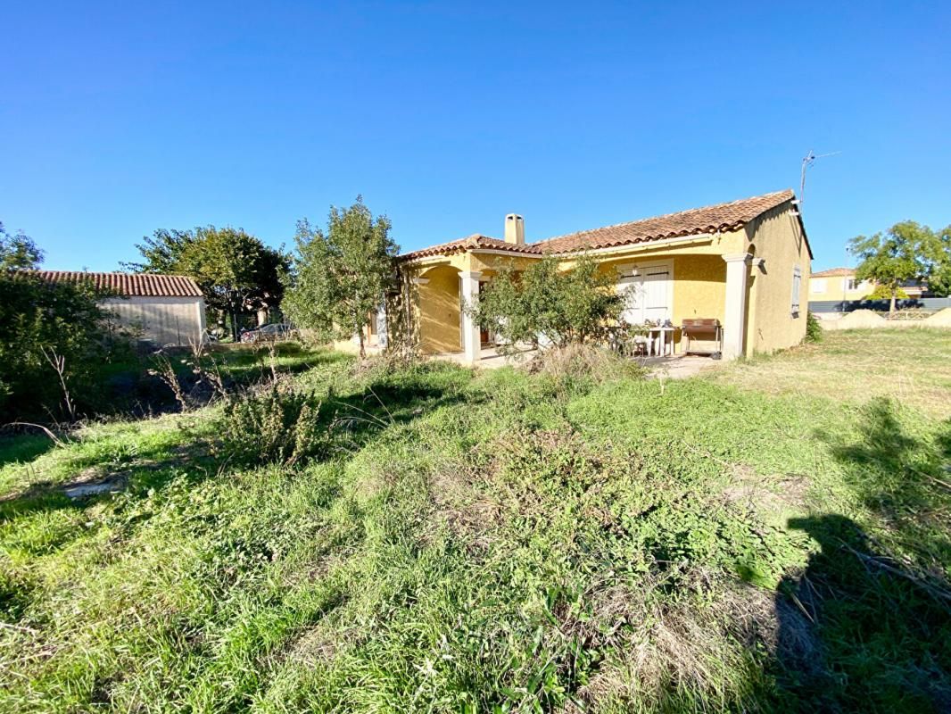SALON-DE-PROVENCE À VENDRE - MAISON DE PLAIN-PIED 4 CHAMBRES - TERRAIN DE 1000 m²  - SALON-DE-PROVENCE 3