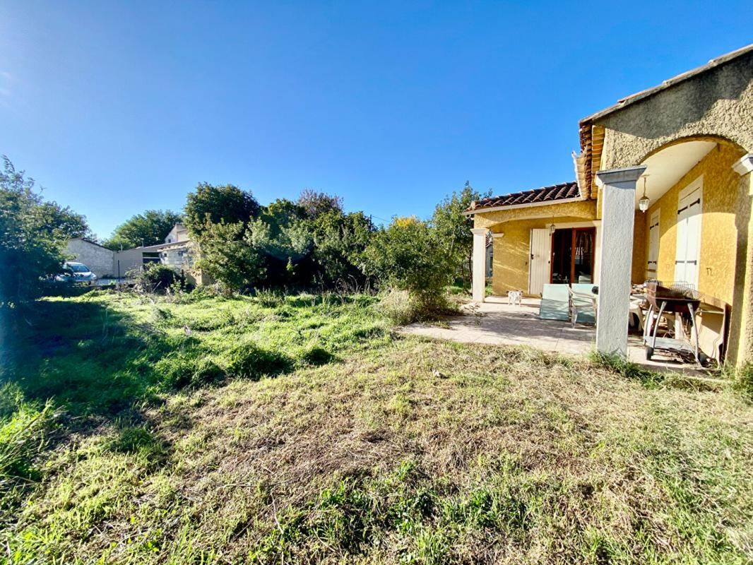 SALON-DE-PROVENCE À VENDRE - MAISON DE PLAIN-PIED 4 CHAMBRES - TERRAIN DE 1000 m²  - SALON-DE-PROVENCE 4