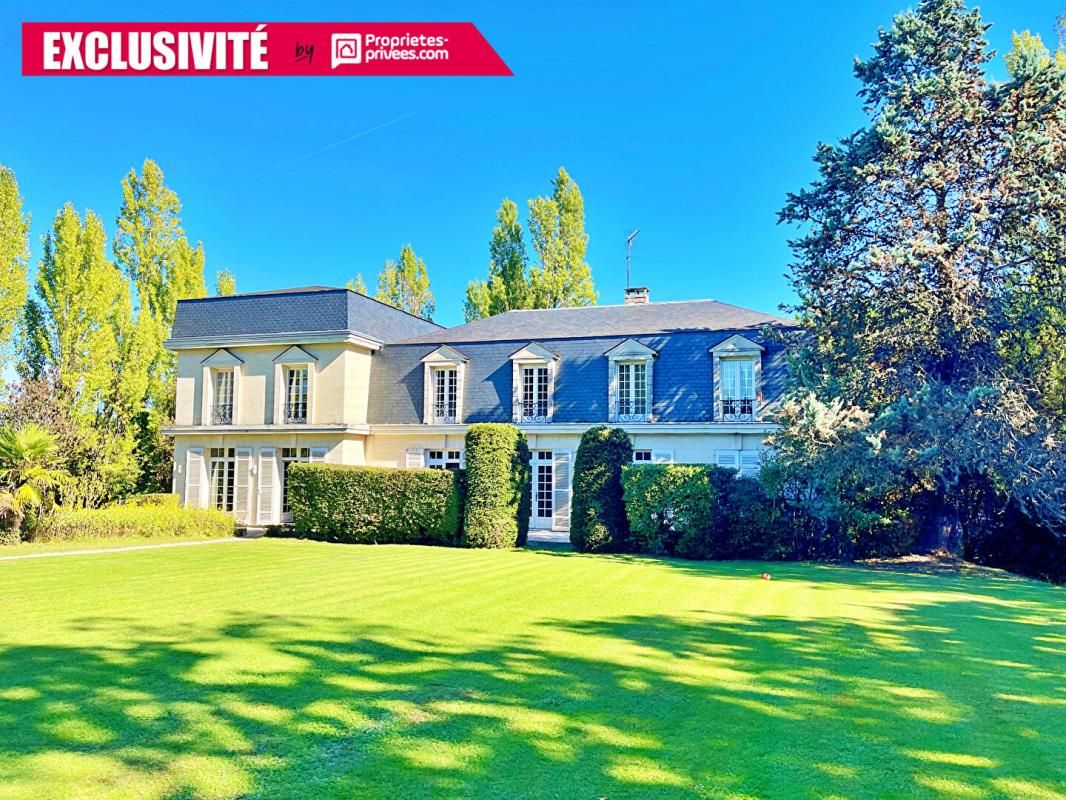 YVRAC Maison bourgeoise Yvrac 8 pièce(s) 5 chambres jardin piscine sous sol 1