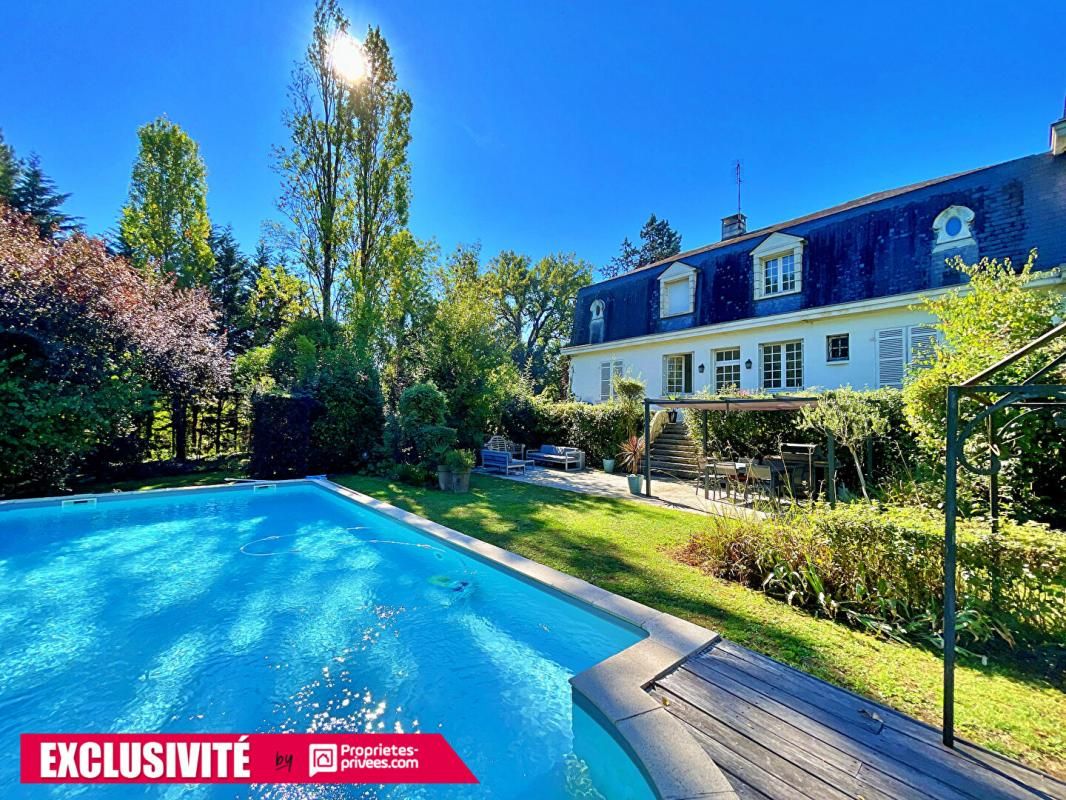 YVRAC Maison bourgeoise Yvrac 8 pièce(s) 5 chambres jardin piscine sous sol 2