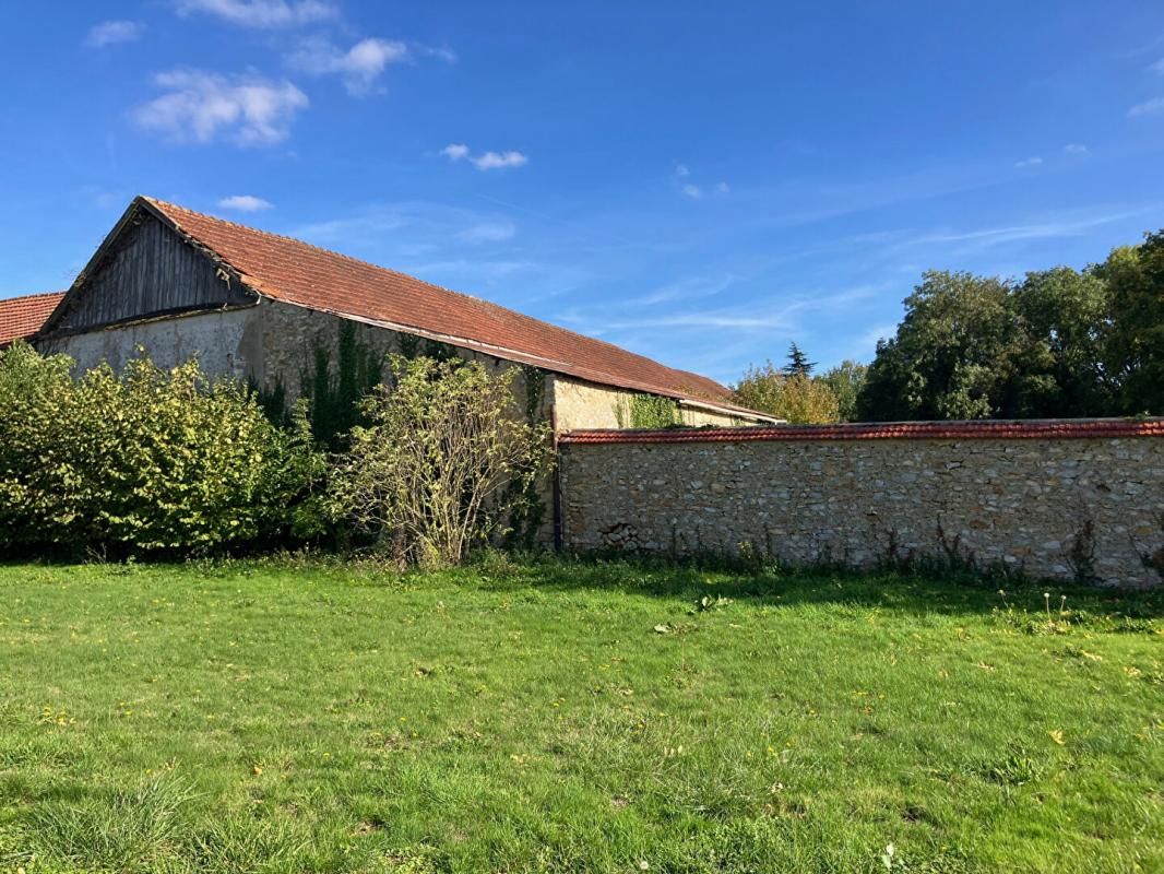 SEPTEUIL Grande grange à aménager 1