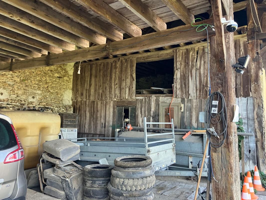SEPTEUIL Atelier/grange à aménager 3