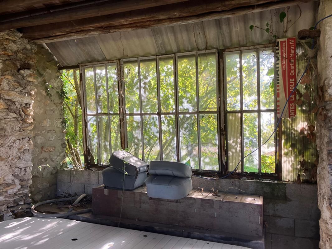 SEPTEUIL Atelier/grange à aménager 4