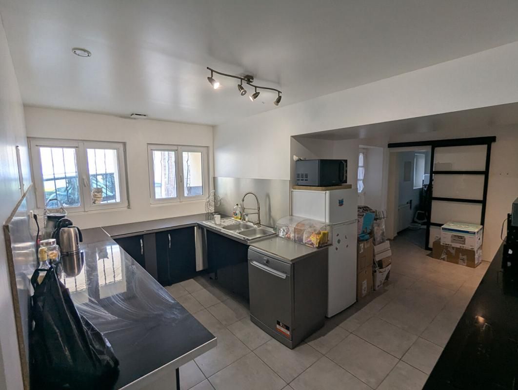 CHAMPROND-EN-GATINE Maison de ville, économe en énérgie, énorme potentiel 2