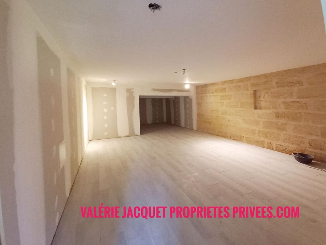 LUSSAC Exceptionnel Potentiel à Rénover au Coeur de Lussac - Maison en Pierre avec Dépendances et Possibilité de Détachement Foncier 4