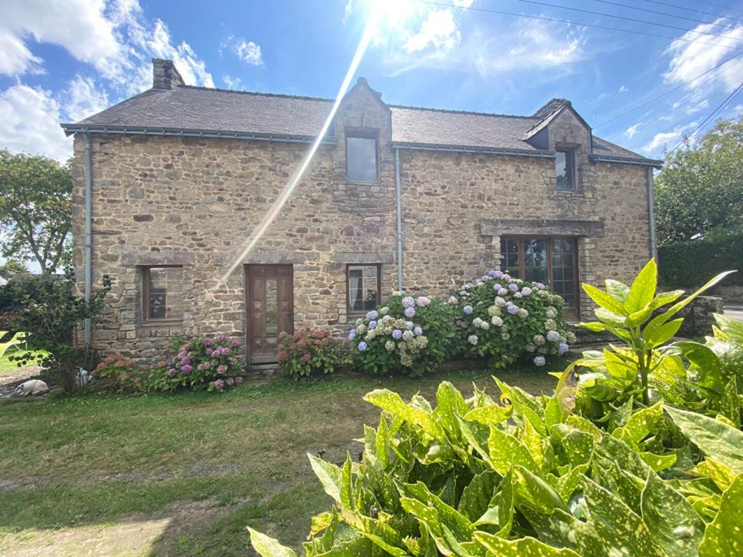 VANNES Maison bretonne en pierre à rénover de150 m² avec jardinet, aux portes de Vannes (10 min du Port), quartier Luscanen 1