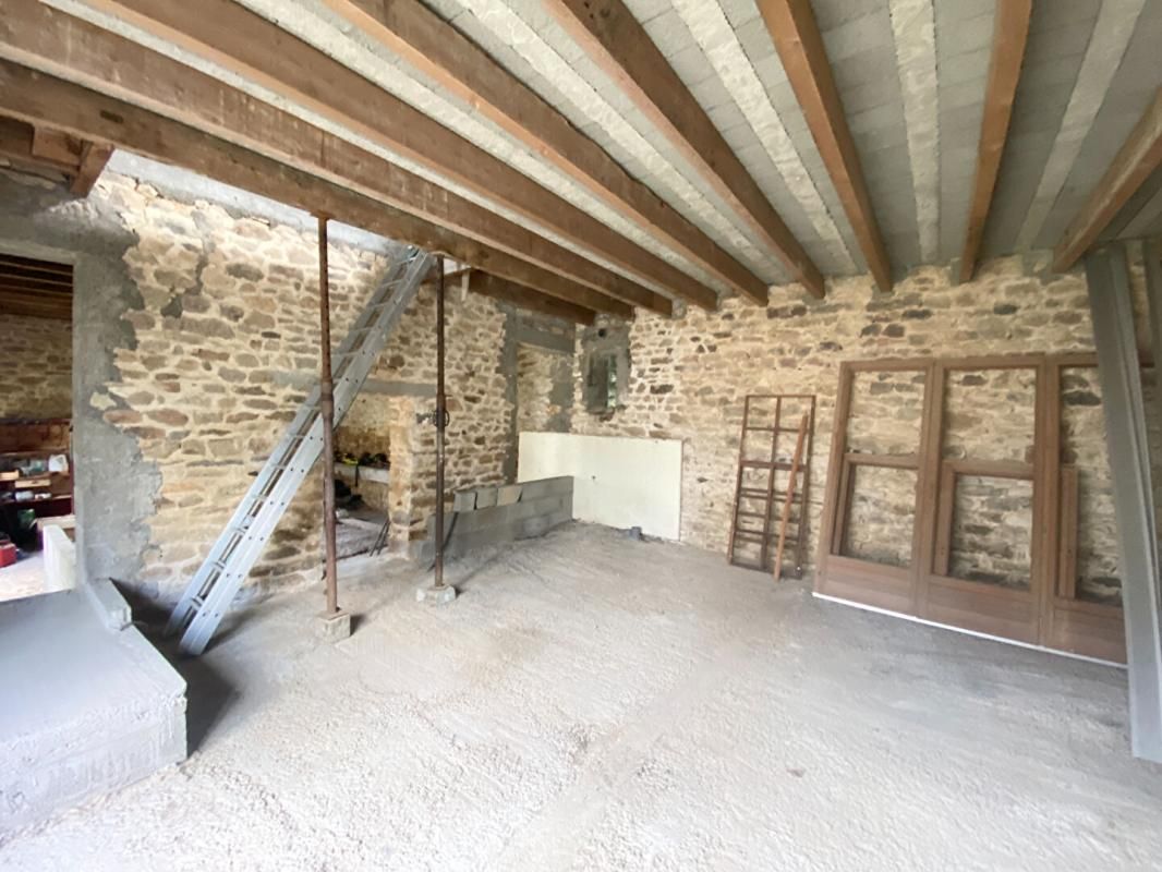 VANNES Maison bretonne en pierre à rénover de150 m² avec jardinet, aux portes de Vannes (10 min du Port), quartier Luscanen 4