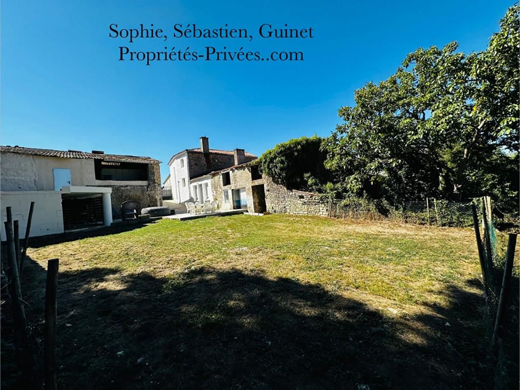 SAINTE-HERMINE Maison Sainte Hermine 7 pièce(s) 132 m2 2