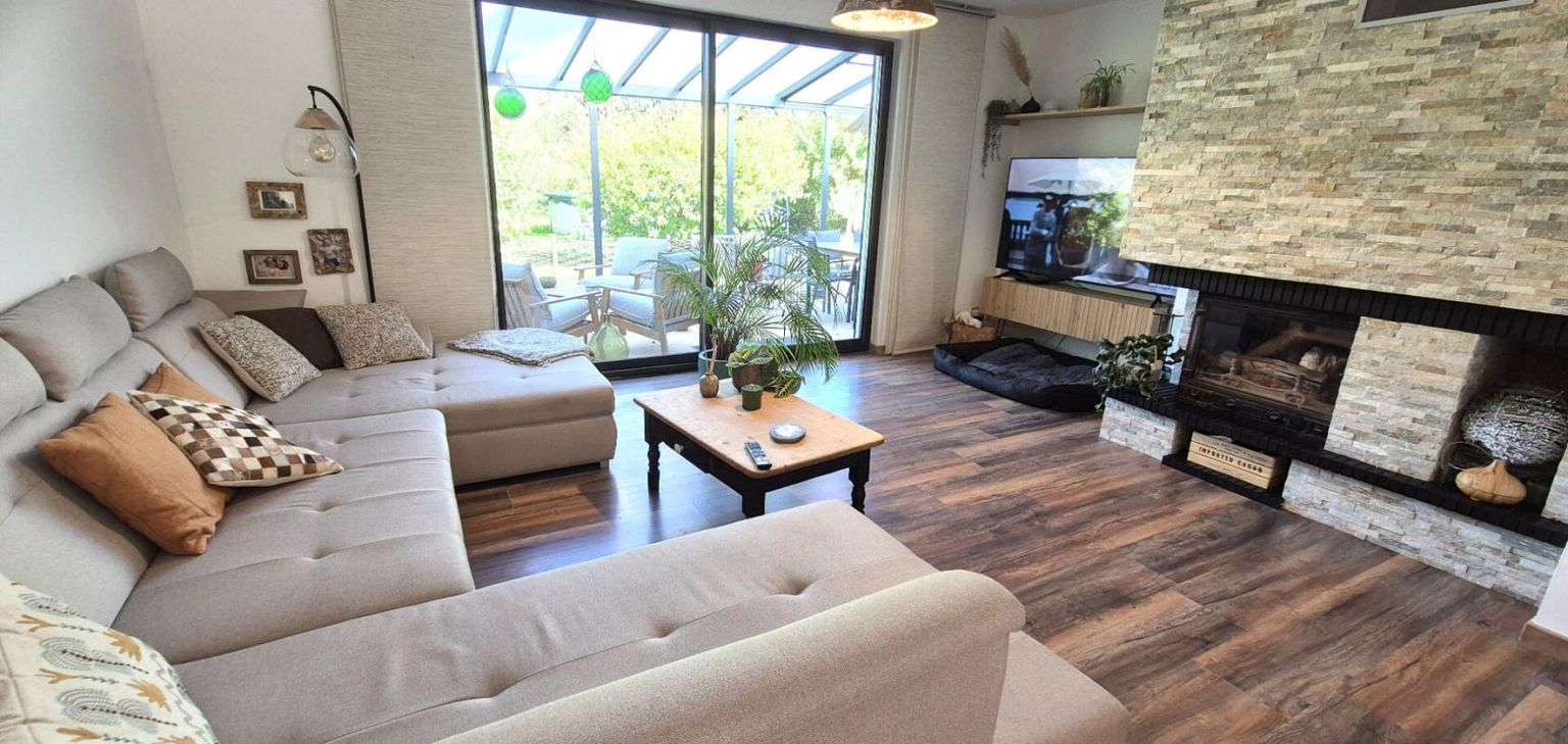 SAINT-DIZIER Belle Maison Individuelle ou Pavillon entièrement Rénové de 95 m² Extensible avec Cour sécurisée, Garage, Buanderie, Terrasse avec Pergola, Piscine, Dépendances et Terrain clos et paysagés de 951 m² 1