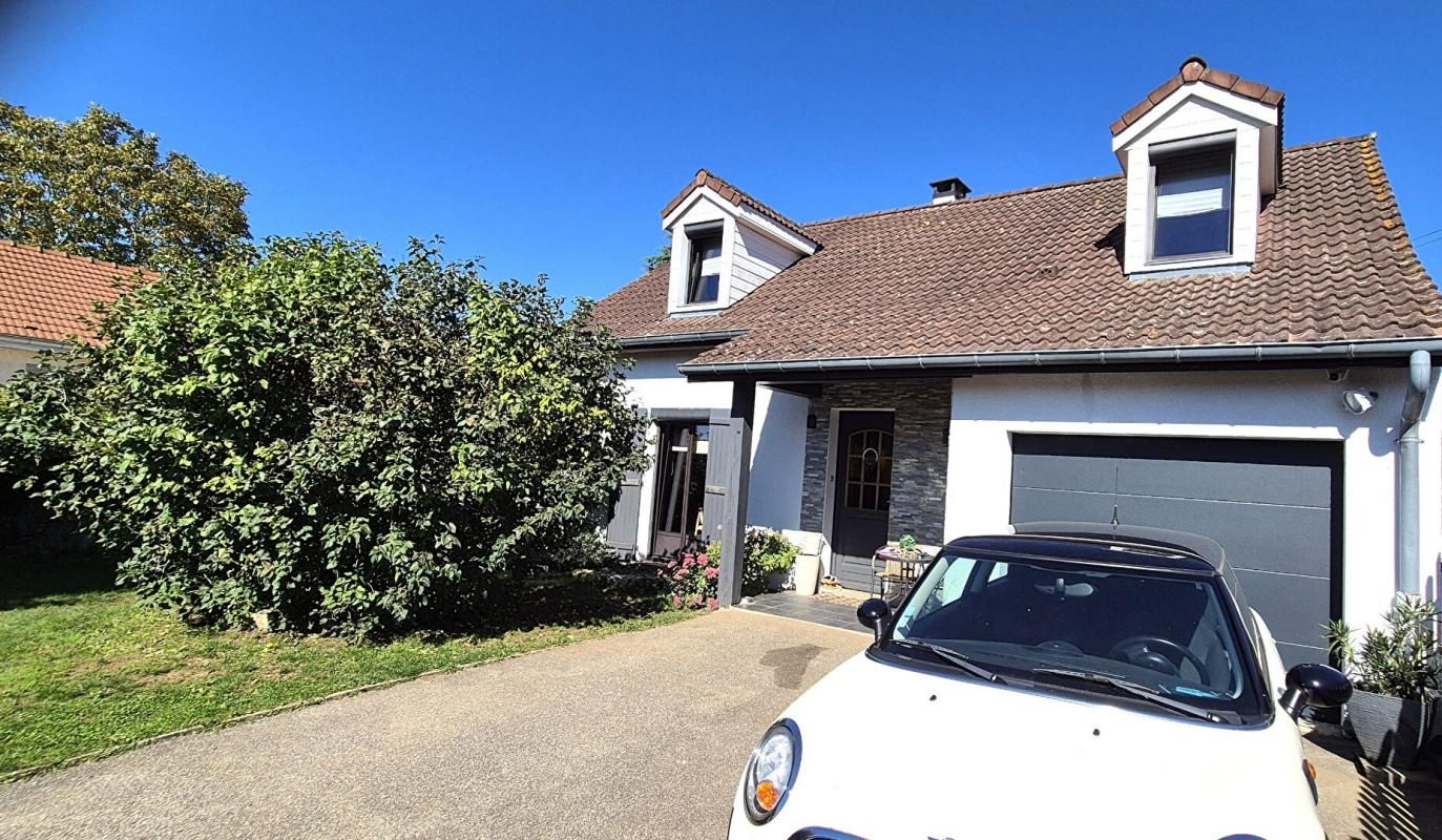 SAINT-DIZIER Belle Maison Individuelle ou Pavillon entièrement Rénové de 95 m² Extensible avec Cour sécurisée, Garage, Buanderie, Terrasse avec Pergola, Piscine, Dépendances et Terrain clos et paysagés de 951 m² 2