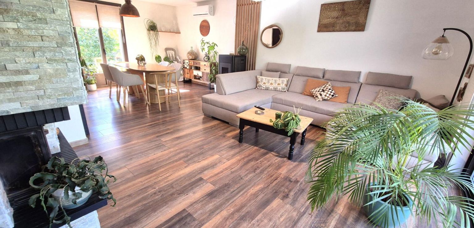 SAINT-DIZIER Belle Maison Individuelle ou Pavillon entièrement Rénové de 95 m² Extensible avec Cour sécurisée, Garage, Buanderie, Terrasse avec Pergola, Piscine, Dépendances et Terrain clos et paysagés de 951 m² 4