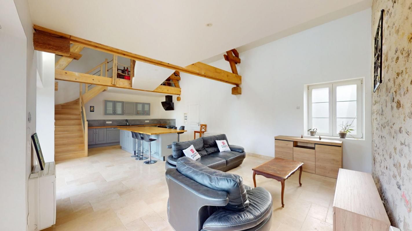 LA FERTE-MILON Maison 170 m2  4 chambres Prix : 230 000 3