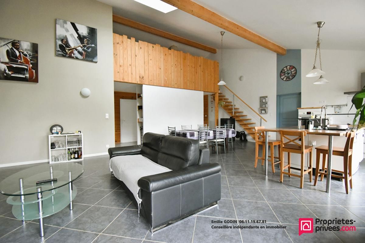 NUEIL-LES-AUBIERS Maison Nueil Les Aubiers 6 pièce(s) 135 m2 2